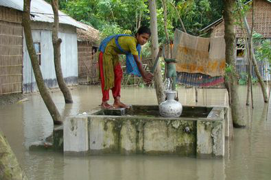 flood proof well bangladesh Raised tube well, Bangladesh. Photo by Practical Action.