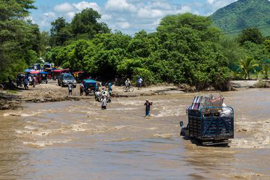 evacuation during flood in Peru