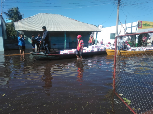Community brigades and the Mexican Red Cross work closely together to support flood affected households in Monte Grande. Photo by: Antonia Martínez, Brigade Member of Monte Grande