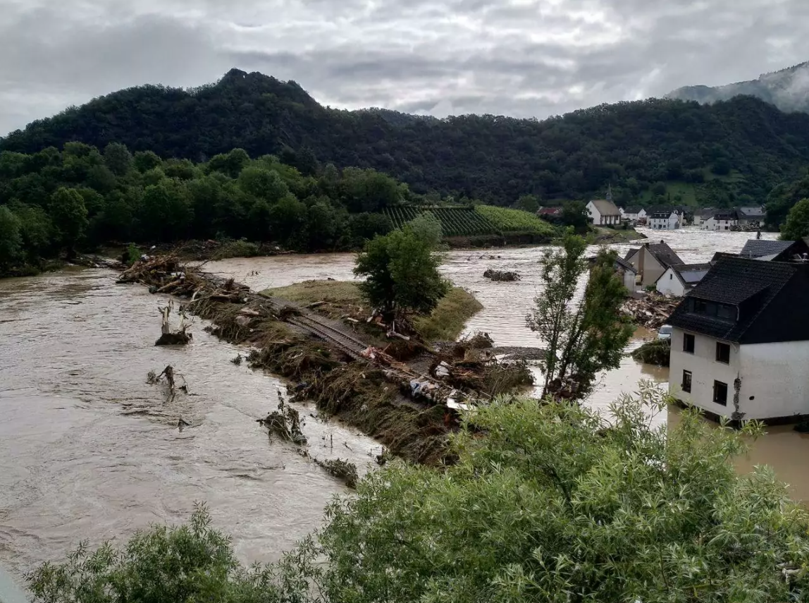 Flooding in Altenahr, Rhineland-Palatinate, Germany. Photo: Martin Seifert. (Original uploader: CnndrBrbr at German Wikipedia, CC0, via Wikimedia Commons)